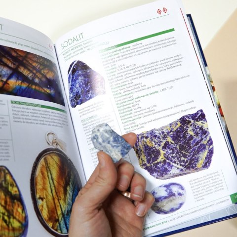 Zestaw minerałów z książką