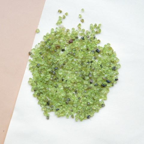 Buteleczka z mini kryształami - peridot
