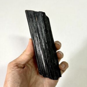 czarny turmalin okaz