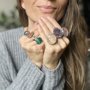 pierscionki z kamieni