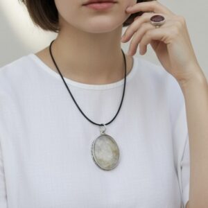 Wisior kamień księżycowy